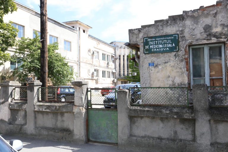 Decedata care tuşea, îngropată, în cele din urmă, fără protocol Covid