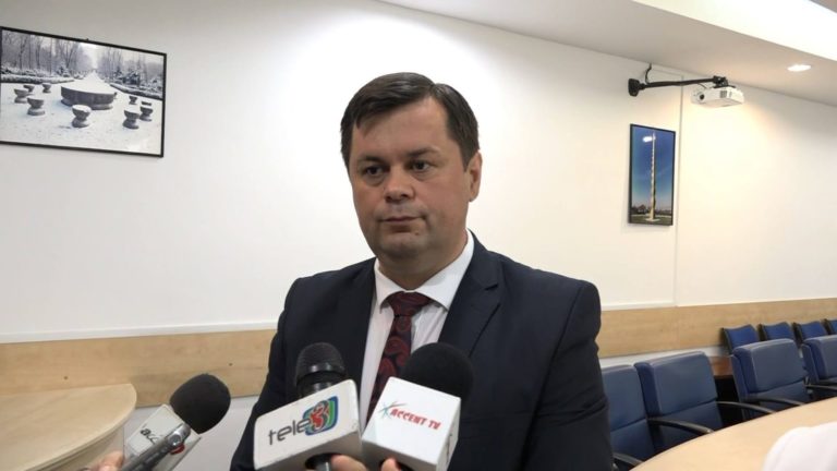 Scandal ca la ușa cortului între primarul din Târgu Jiu și unul dintre contracandidați