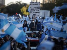 Mii de argentinieni au manifestat împotriva carantinei impuse de guvern