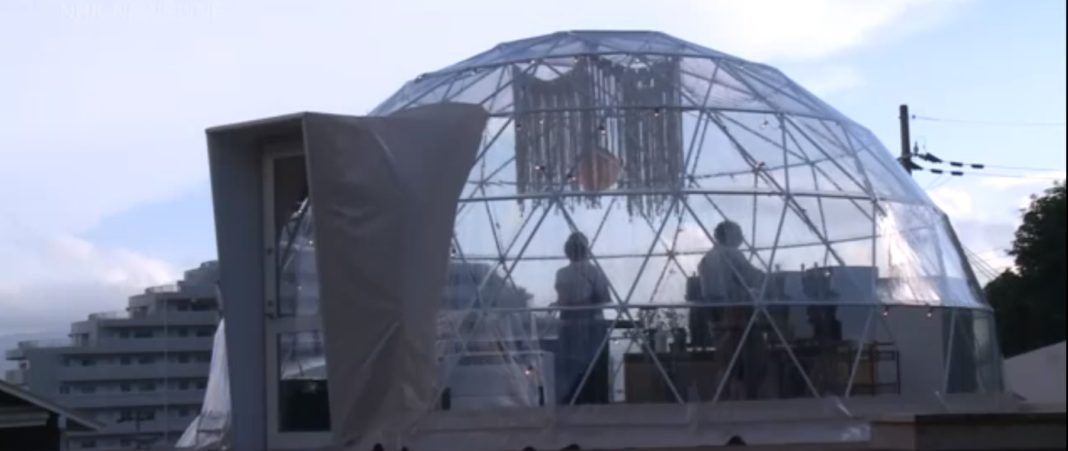 Japonezii care vor să își petreacă vacanța în siguranță au la dispoziție campinguri de lux, glamping