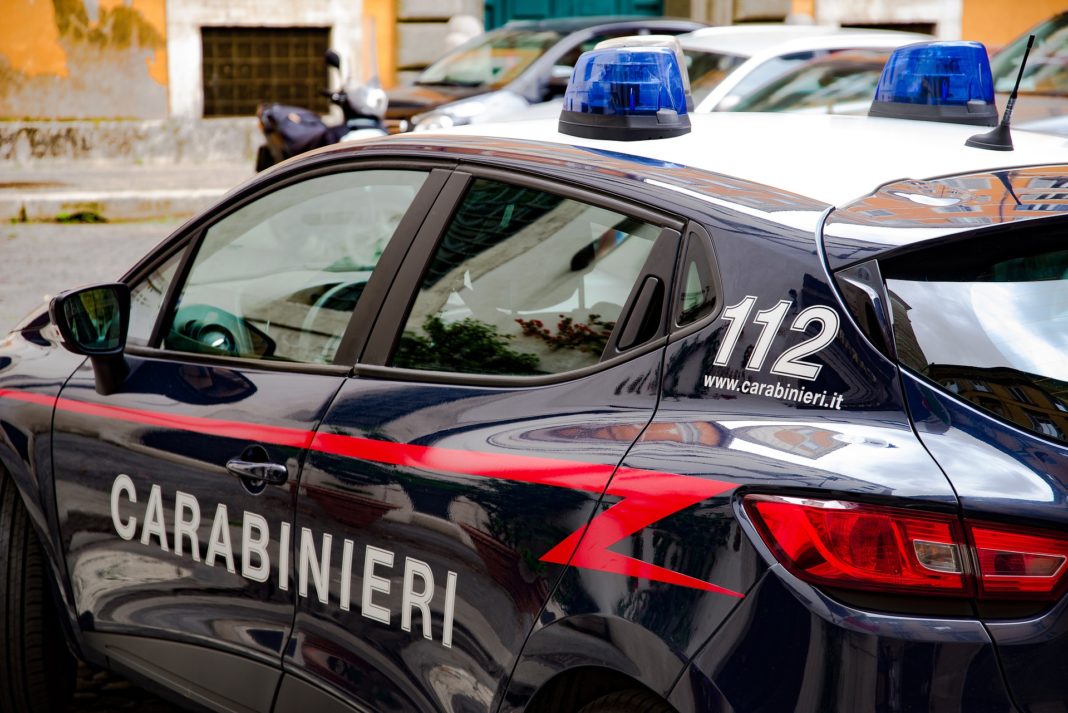Un italian și-a mințit iubita 11 ani că este polițist