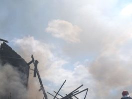 Casă din Craiova, distrusă de un incendiu provocat de un scurtcircuit