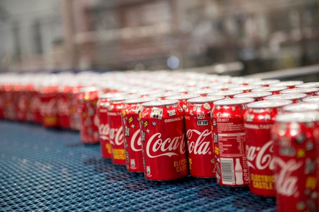 Coca-Cola va restructura mii de locuri de muncă din cauza pandemiei