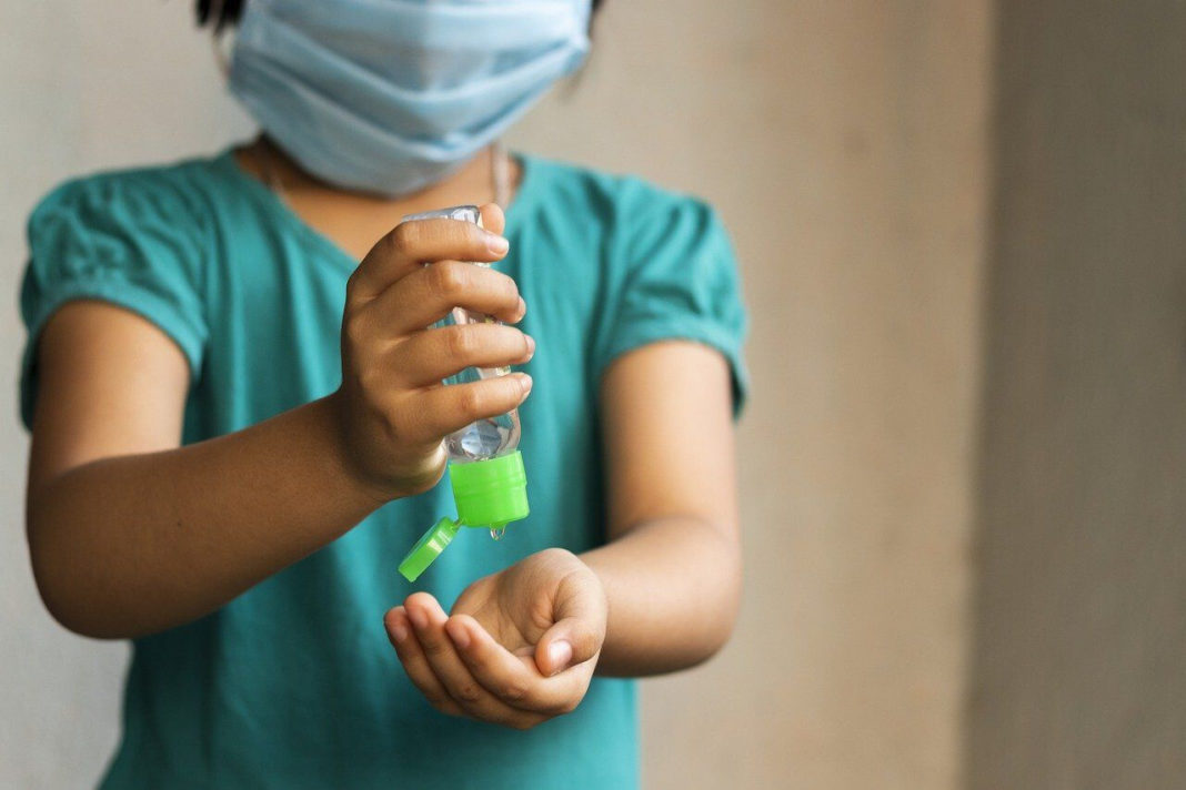 Coronavirusul rămâne în nasul copiilor până la trei săptămâni