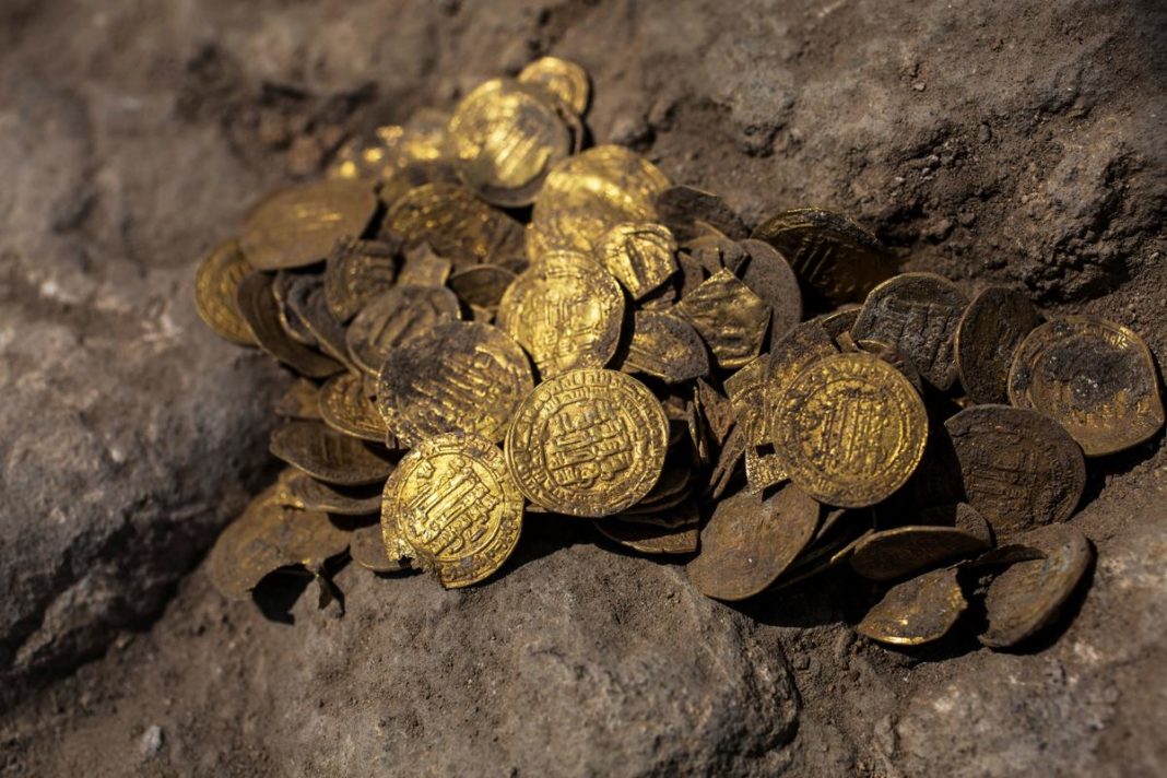 Monede din aur vechi de peste 1.000 de ani, descoperite în Israel