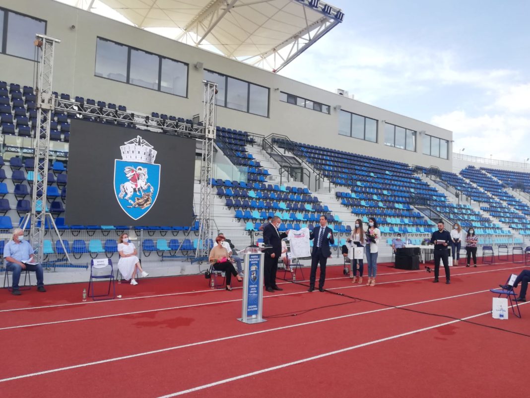 A fost inaugurat stadionul de atletism din Craiova, care este unic în România