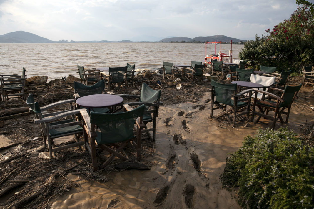 Inundații devastatoare pe insula grecească Evia