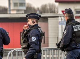 Poliţia şi jandarmeria, mobilizate de guvernul francez pentru a impune purtarea măştii