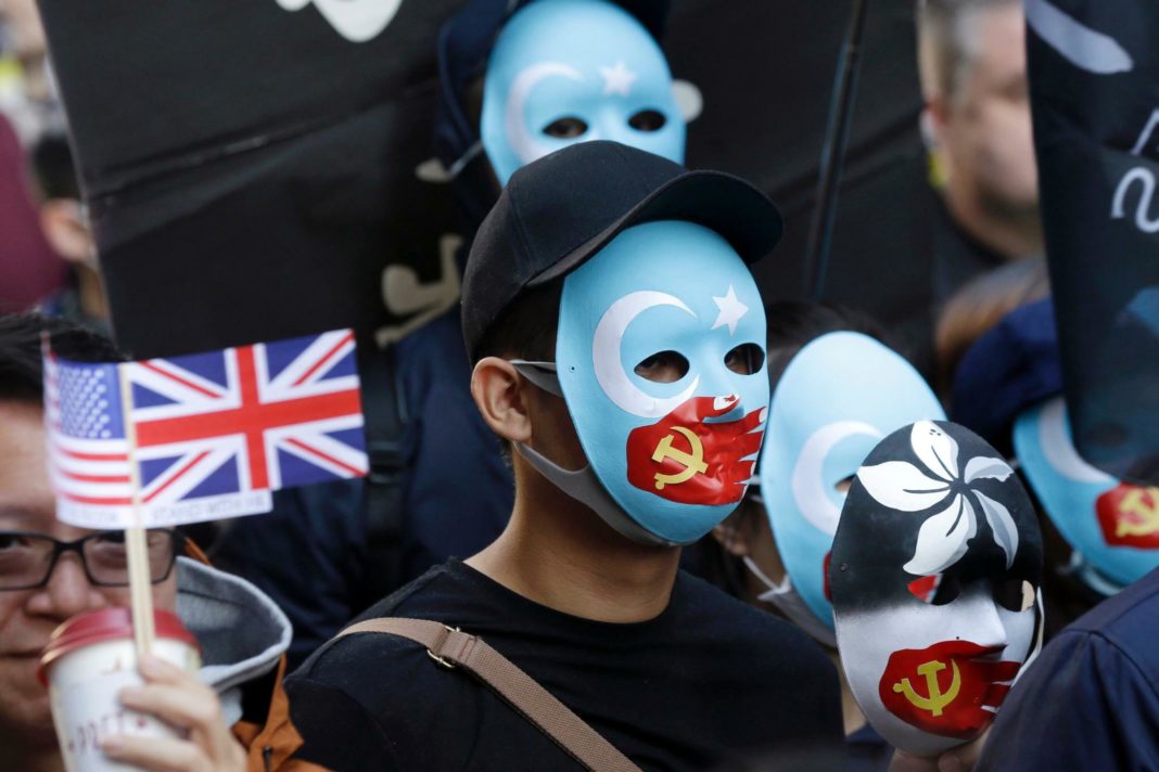 Poliţia a făcut noi arestări în Hong Kong