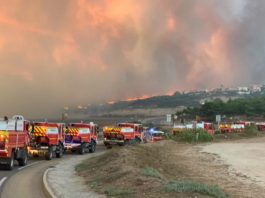 Peste 2.700 de persoane, evacuate în urma unui incendiu de vegetaţie pe Coasta de Azur