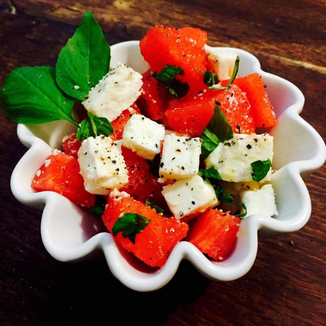 Salată de lubeniţă cu feta şi măsline