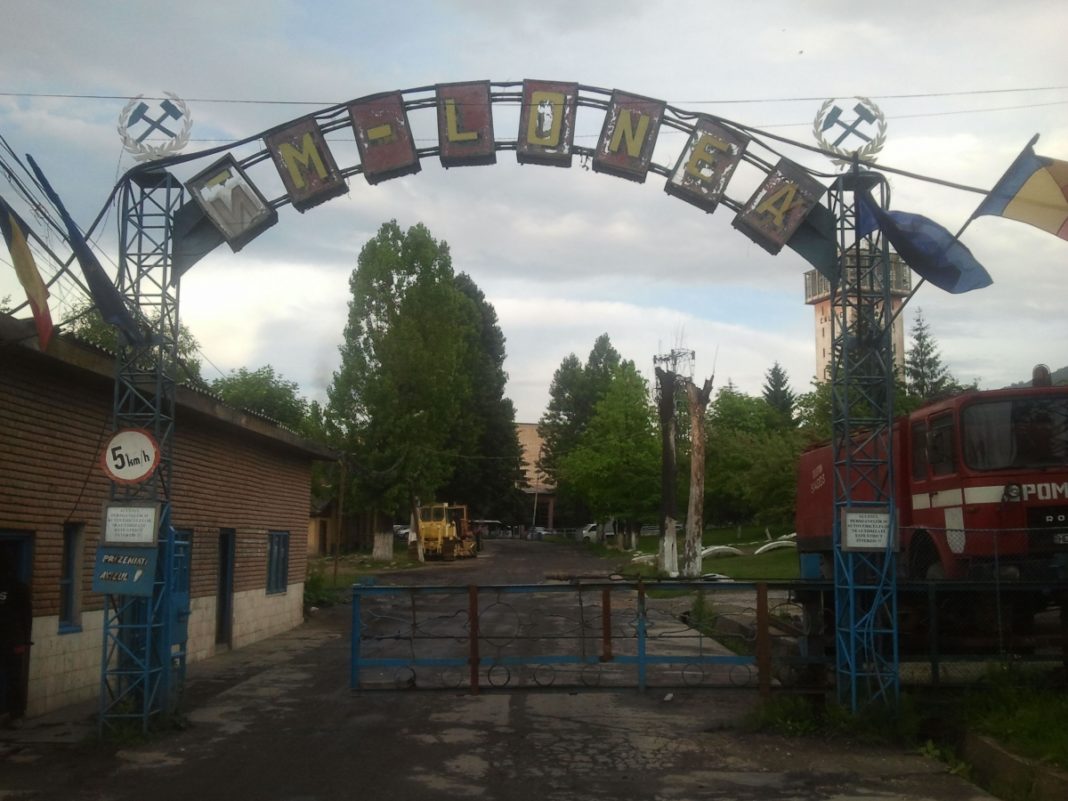 Un angajat al Minei Lupeni s-a infectat cu COVID-19. 11 persoane sunt în izolare