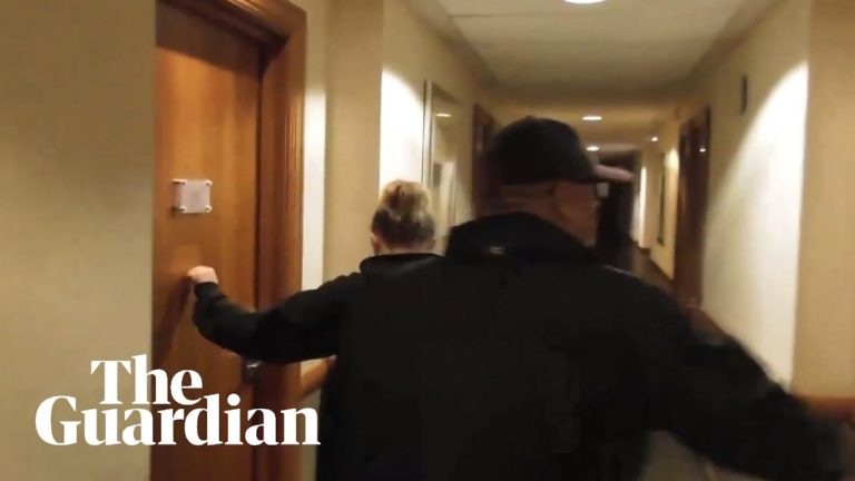 Extremiști britanici de dreapta, filmați cum hărțuiesc azilanți într-un hotel