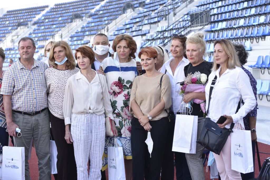 Olguţa Vasilescu nu a ratat prilejul de a se fotografia alături de marii atleţi ai României