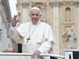 Papa Francisc îşi va relua audienţele generale în prezenţa publicului