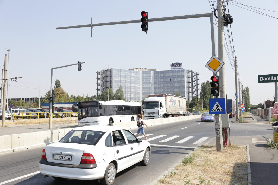 La semafoarele de la Ford va fi construită prima pasarelă pietonală din Craiova. Aceasta va înlocui trecere de pietoni şi va avea rolul de a fluidiza traficul în zonă.