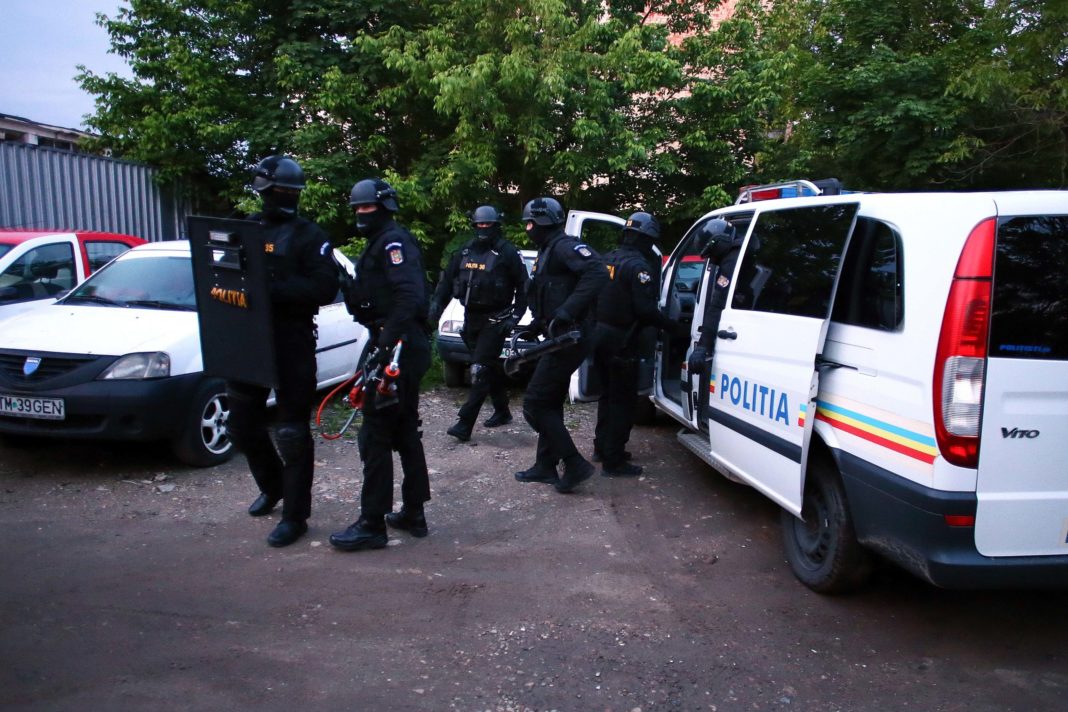 Poliţiştii din Bihor efectuează șapte percheziții la evazioniști din Olt, Vâlcea și alte trei județe