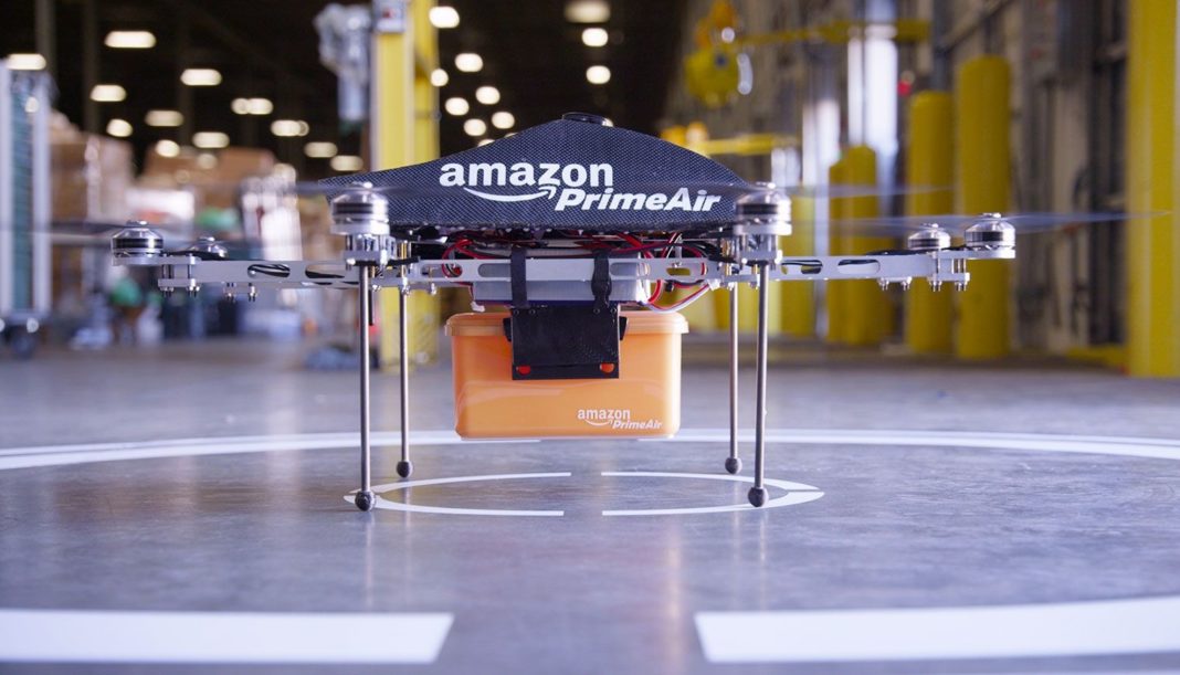 Amazon a anunţat că va începe livrările cu drone în câteva luni