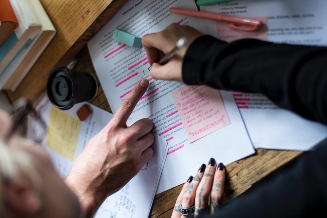 Ministerul Educaţiei îşi face corp de evaluatori pentru examenele naţionale