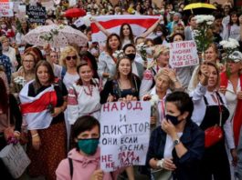 Marș de protest al femeilor în Belarus. Forțele de ordine au creat cordoane pentru a le opri