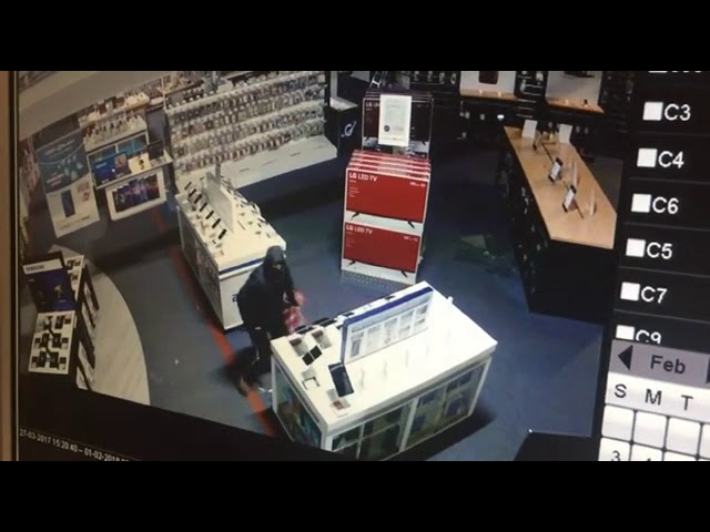 Spărgători de magazine de electronice, la judecată