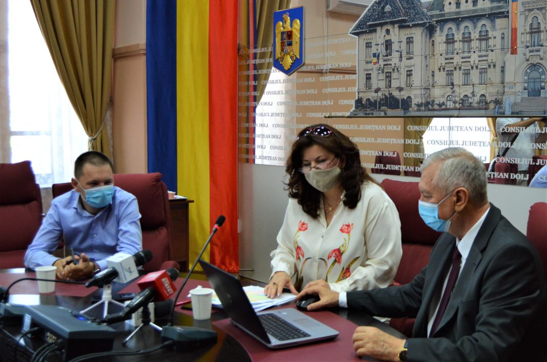 Policlinica pentru Sportivi din Craiova va fi reabilitată cu fonduri europene. Contractul de finanţare a fost semnat, ieri, de președintele CJ Dolj, Ion Prioteasa, și de Marilena Bogheanu, directorul general al ADR Sud-Vest Oltenia.