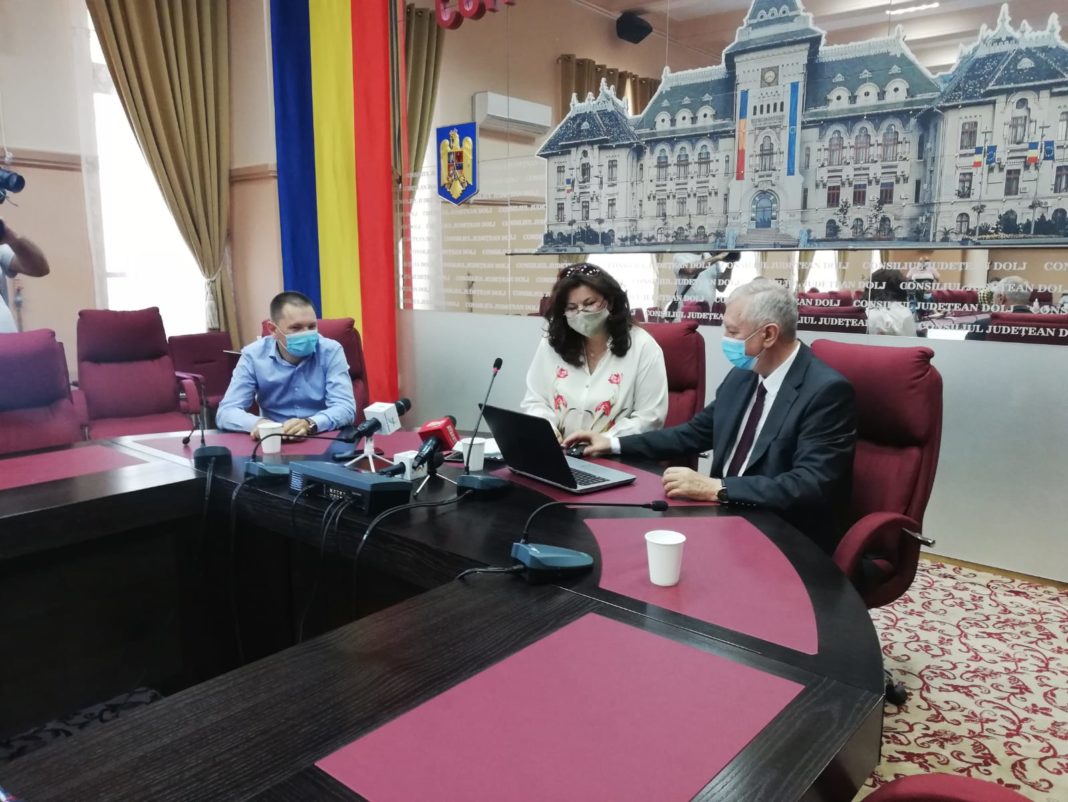 Ion Prioteasa, președintele CJ Dolj, și Marilena Bogheanu, directorul general al ADR Oltenia, au semnat contractul de finanțare privind reabilitarea Policlinicii pentru Sportivi din Craiova
