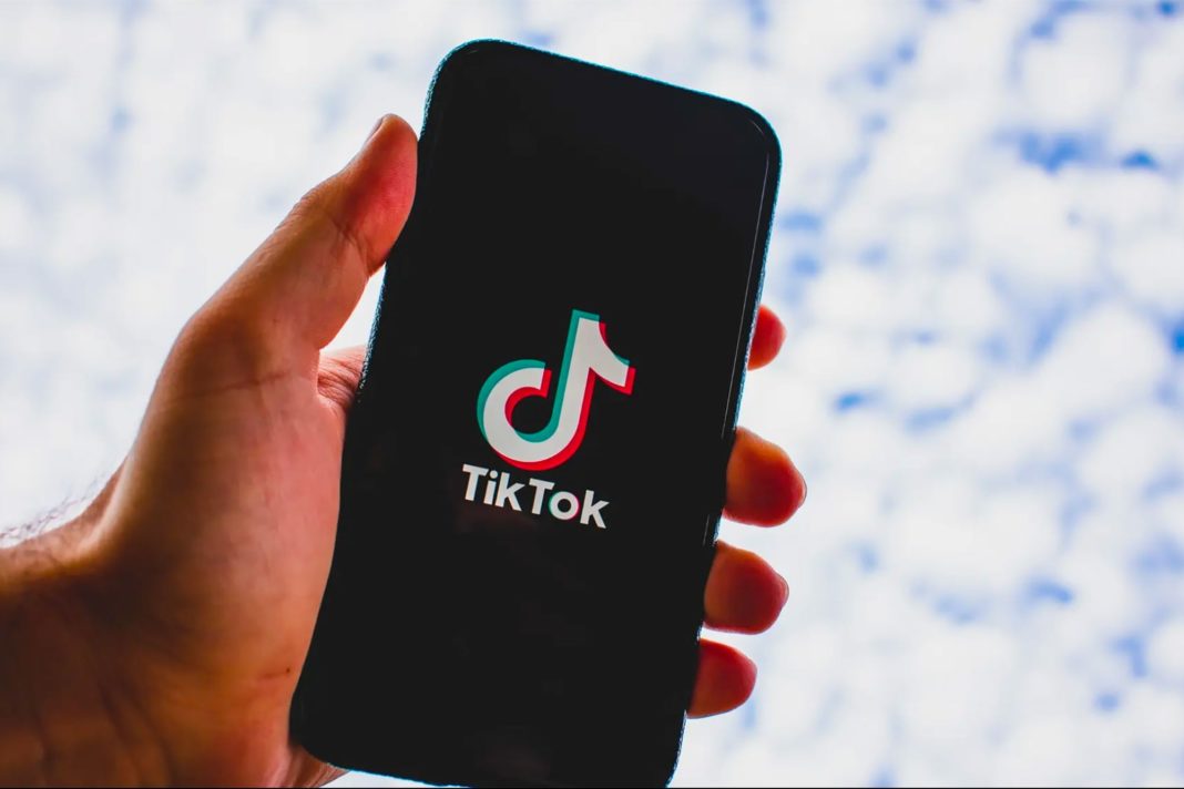 Donald Trump a anunţat că va interzice TikTok în Statele Unite