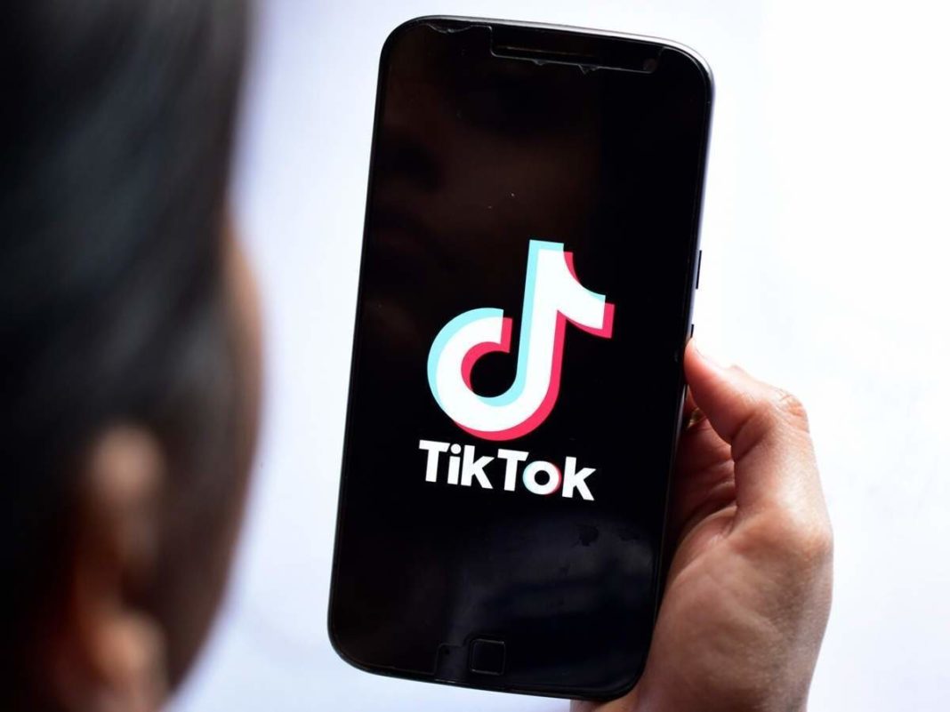 Televiziunea publică din Suedia interzice TikTok pe telefoanele de lucru