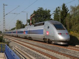 În Franţa, sute de pasageri și-au petrecut noaptea în tren