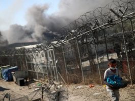 Tabără de migranţi devastată de incendiu în Lesbos