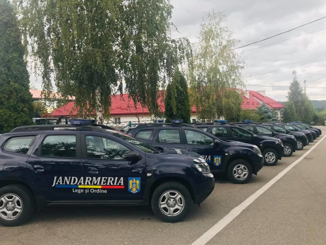 Șapte autospeciale noi au intrat în dotarea Jandarmeriei Mehedinți