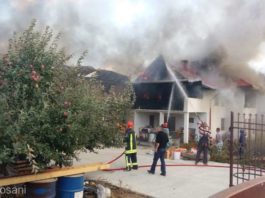 Trei locuinţe, afectate de un incendiu puternic