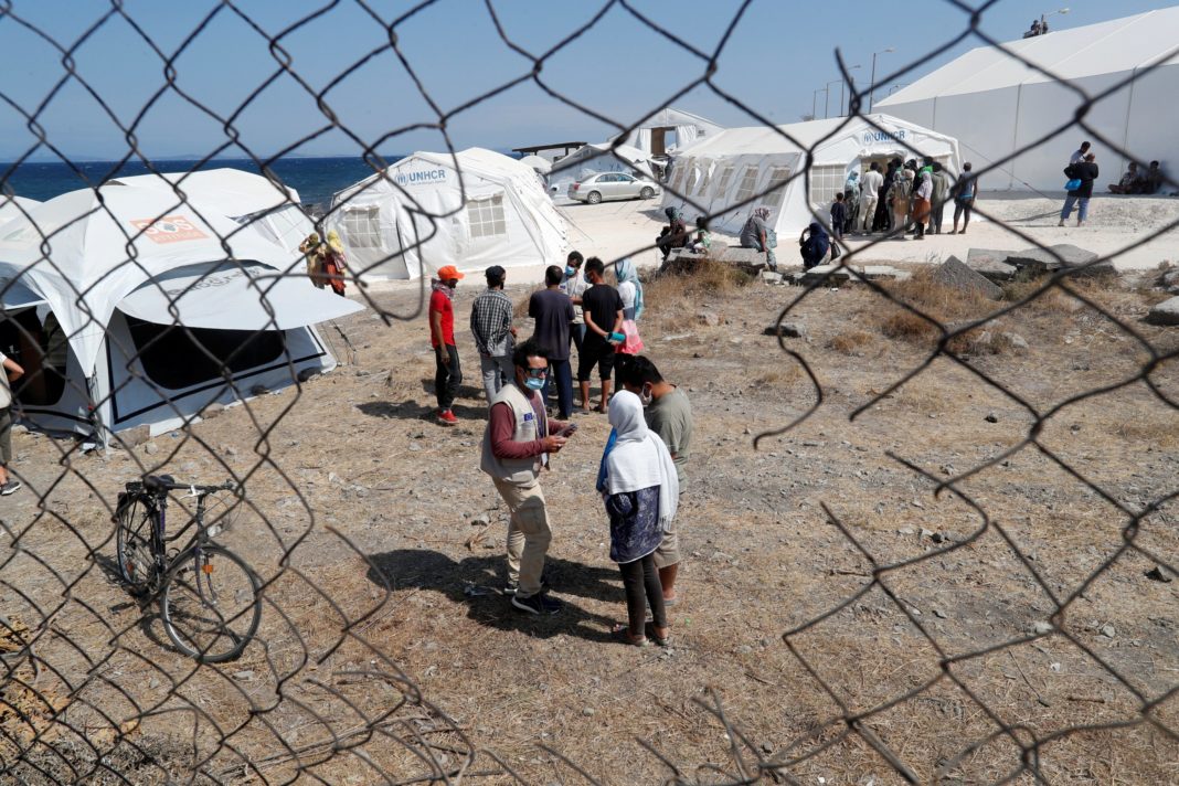 Peste 240 de migranți aflați într-o tabără din Grecia au COVID-19