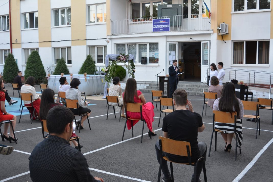 Un alt liceu din Craiova suspendă cursurile faţă în faţă