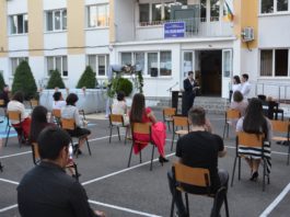 Un alt liceu din Craiova suspendă cursurile faţă în faţă