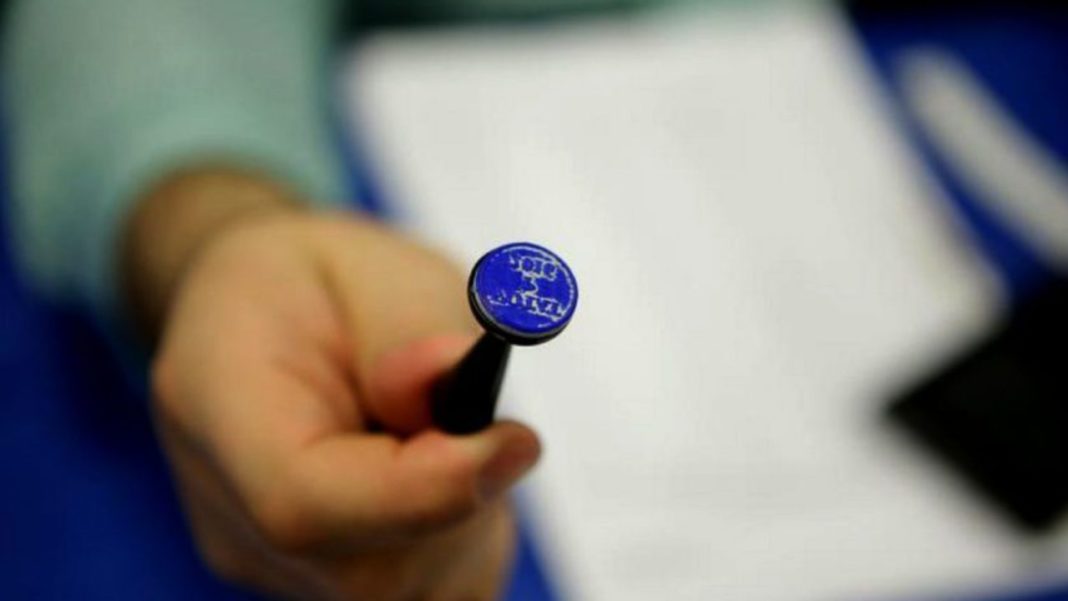 Amendă până la 1.000 de lei pentru cei care filmează sau pozează buletinul de vot