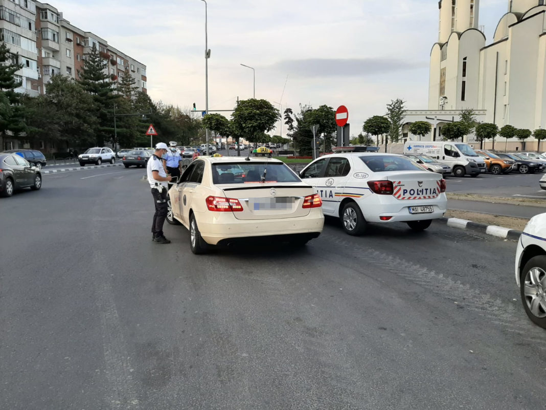 Polițiștii Biroului Rutier Râmnicu Vâlcea au organizat o razie pentru verificarea legalității transportului de persoane în regim taxi
