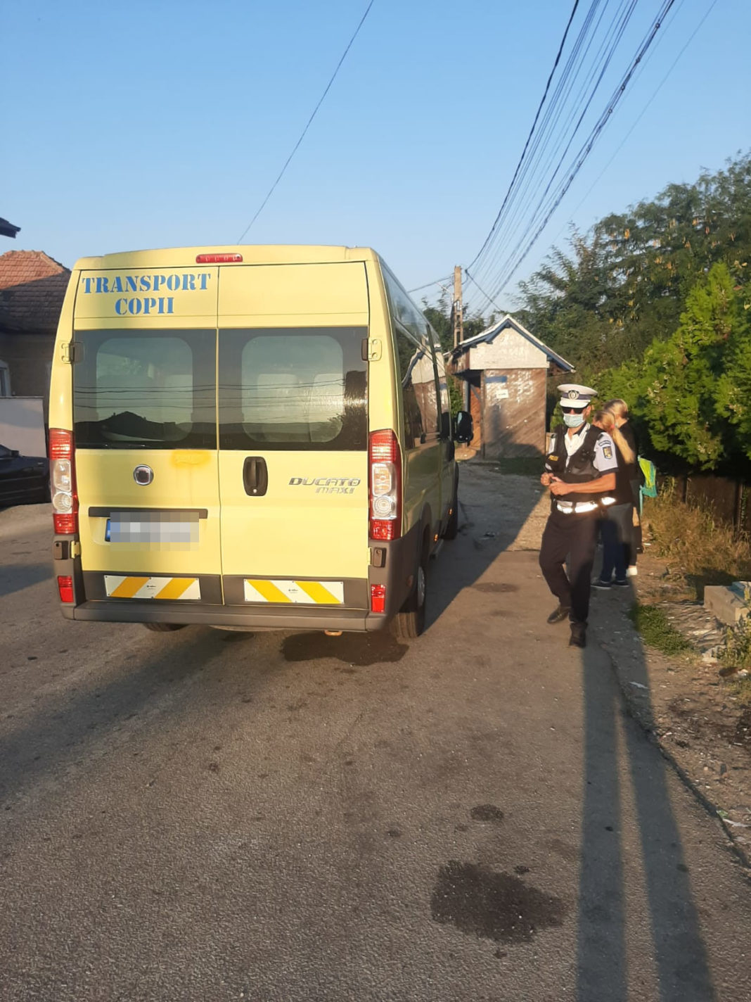 Polițiștii rutieri vâlceni au demarat de săptămâna trecută o serie de verificări care îi vizează pe șoferii microbuzelor de transport școlar, dar și starea tehnică a mijloacelor de transport
