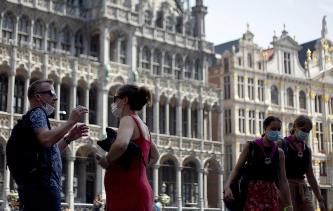 În Belgia nu va mai fi obligatorie purtarea măştilor în spaţii deschise