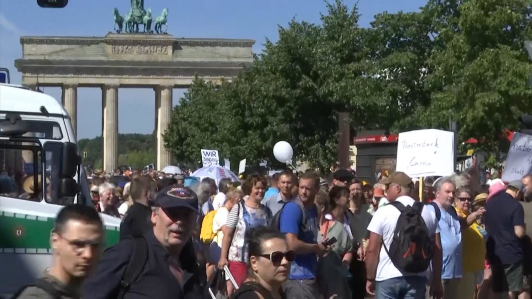 Măştile vor fi obligatorii la proteste, au decis autorităţile locale din Berlin