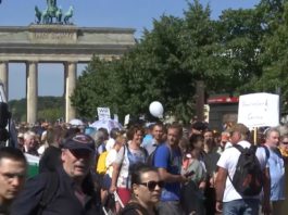 Măştile vor fi obligatorii la proteste, au decis autorităţile locale din Berlin