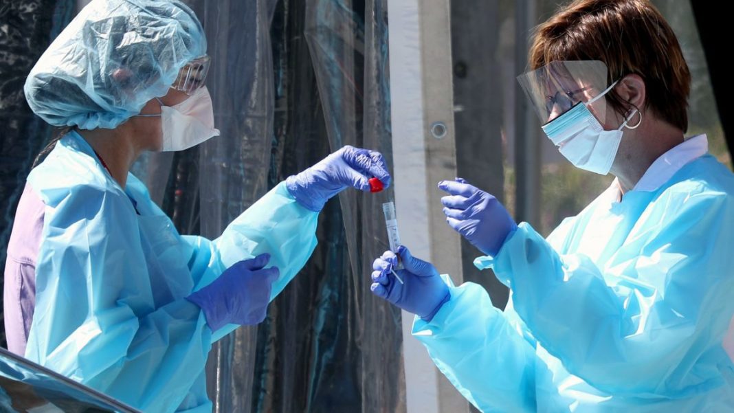 Circa 3 milioane de angajaţi din domeniul sanitar s-au îmbolnăvit de COVID-19