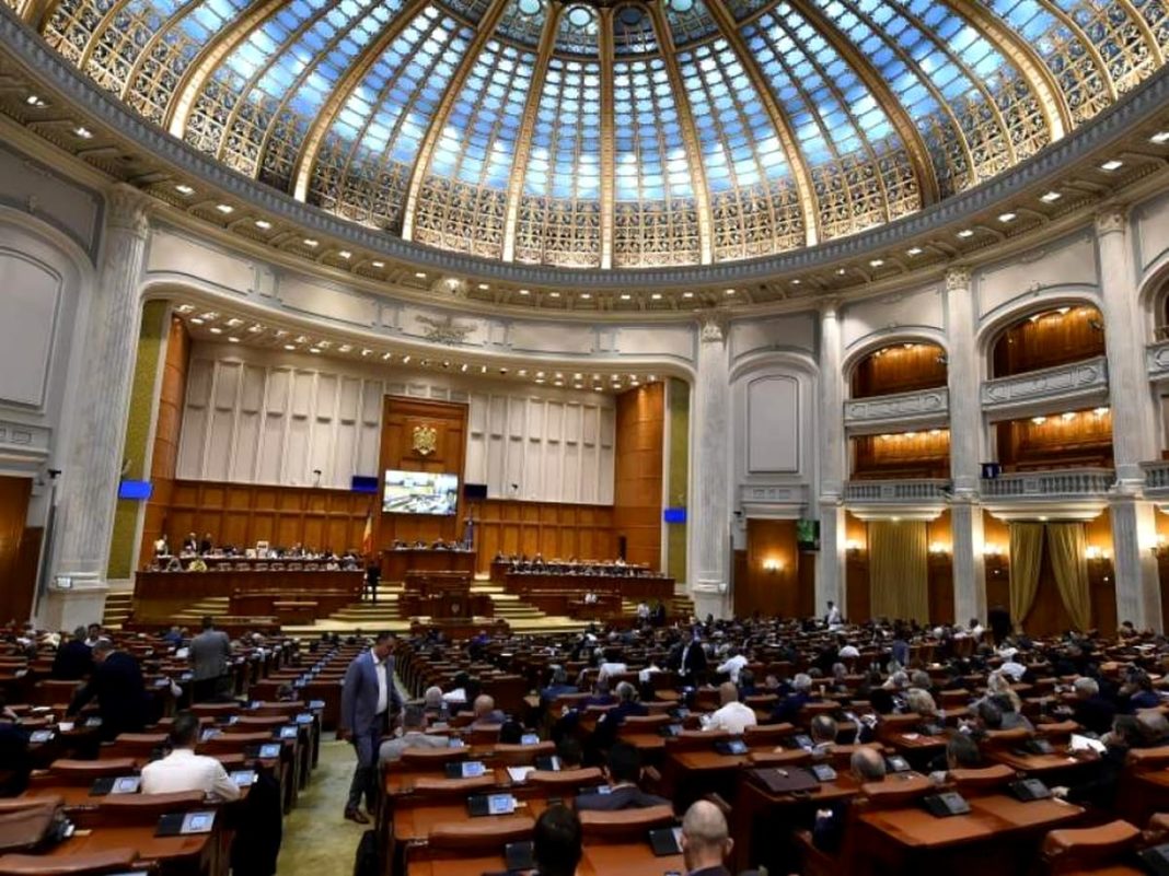 Camera Deputaţilor a aprobat extinderea categoriilor de persoane care beneficiază de reducerea vârstei de pensionare