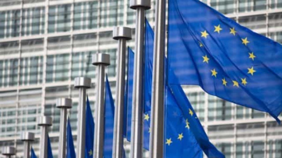Comisia Europeană nu vrea să descurajeze călătoriile în UE cu avionul