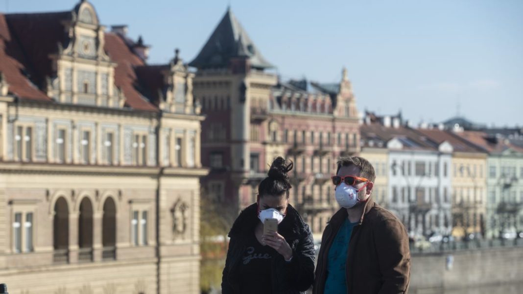 Peste 3.000 de cazuri zilnice de COVID-19, pentru prima dată în Cehia