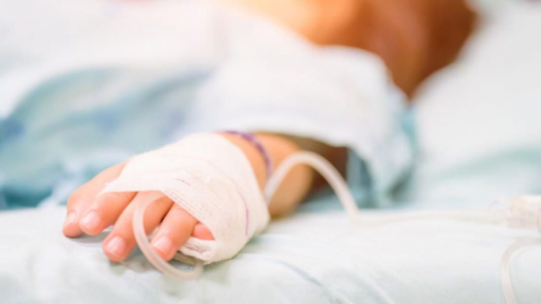 Copilul internat la terapie intensivă după ce s-a infectat cu SARS-Cov2 este în stare staționară