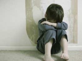 Un bărbat a primit o pedeapsă redusă după ce a recunoscut că a ales să violeze un copil ca să nu-și înșela soția plecată la muncă în străinătate