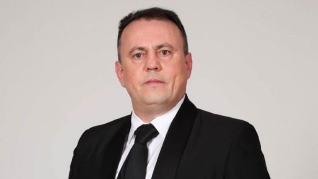 Damian Butnariu a recunoscut în instanţă că a întreţinut relaţii sexuale cu două fete chiar în sediul Primăriei