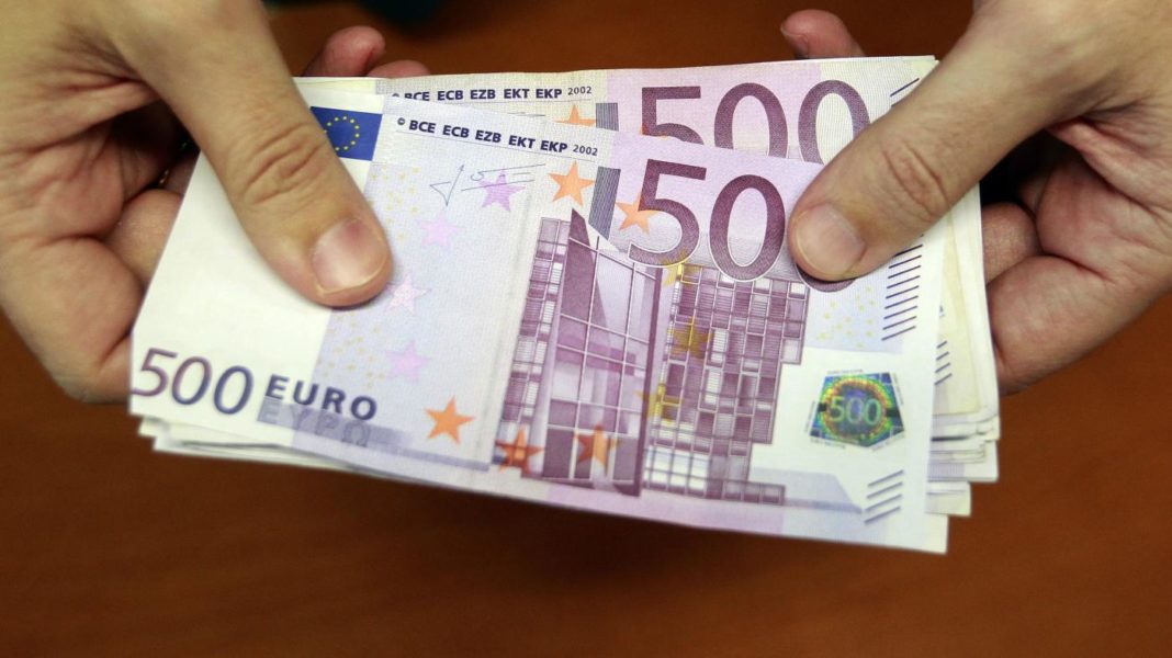 Un nou maxim istoric pentru euro